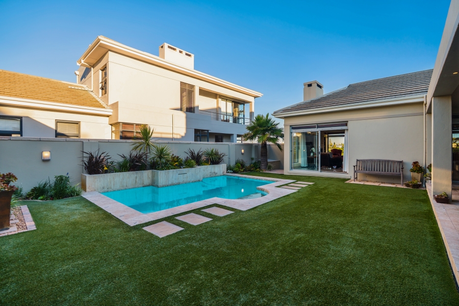 5 Bedroom Property for Sale in Sunset Links Western Cape